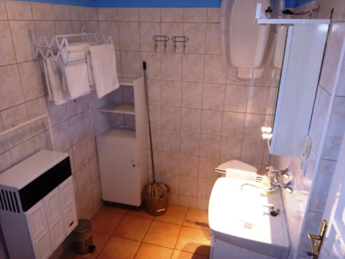 Szivarvany Apartman Gyula Luaran gambar