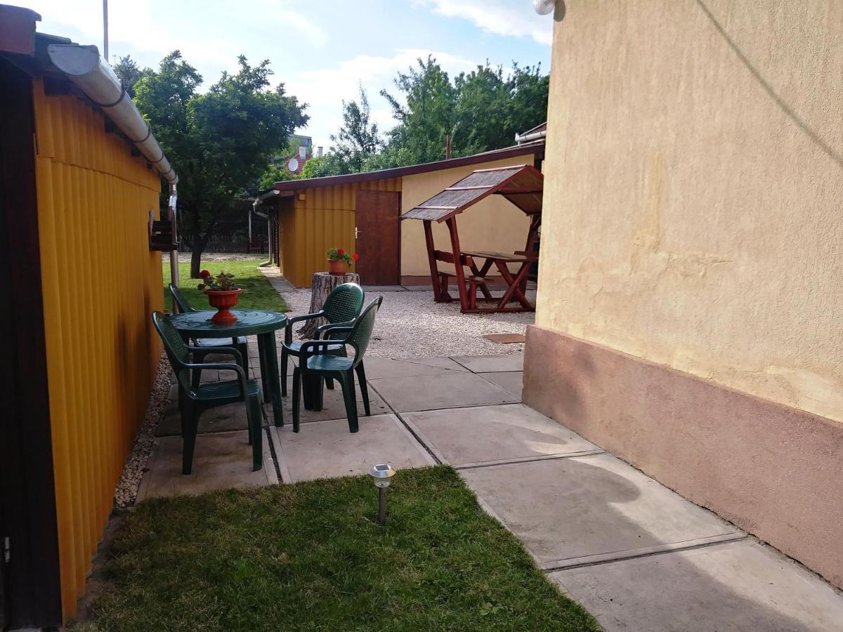 Szivarvany Apartman Gyula Luaran gambar